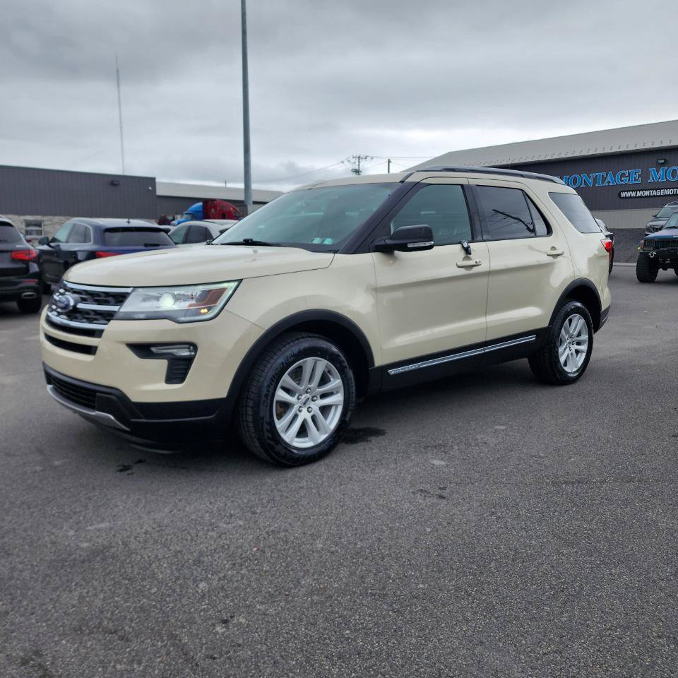 Used 2018 Ford Explorer XLT w/ Equipment Group 201A AWD/4WD image 3