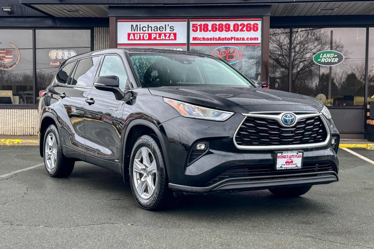 Used 2020 Toyota Highlander LE image 1