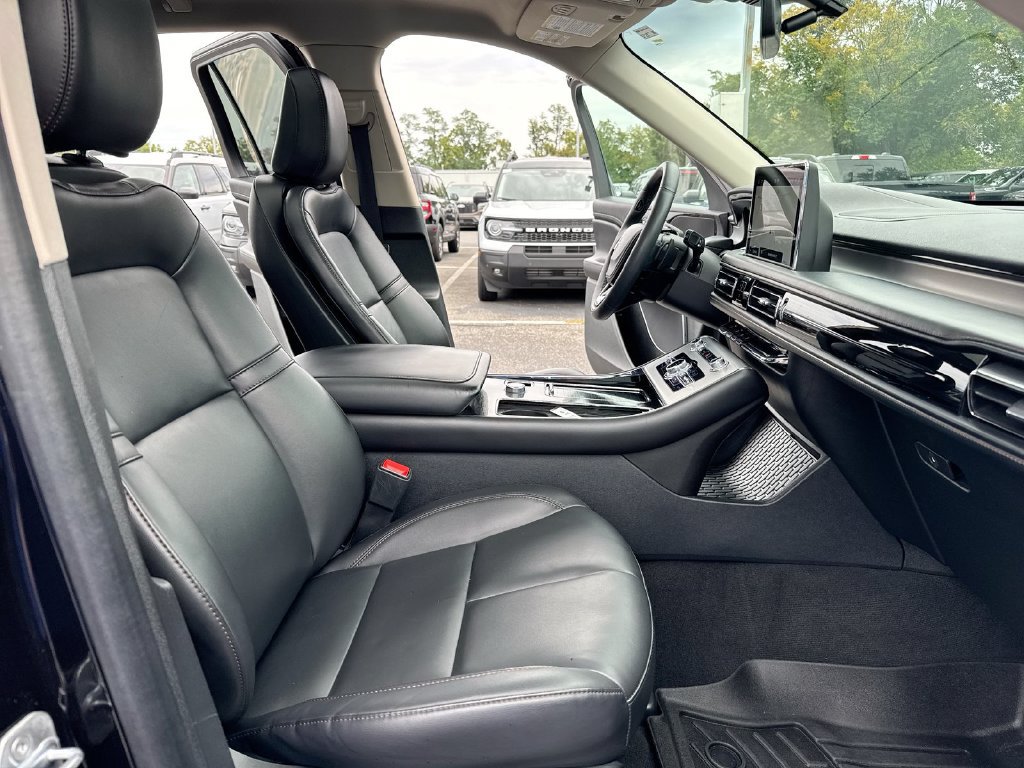 Used 2023 Lincoln Aviator AWD w/ Premium Package image 23