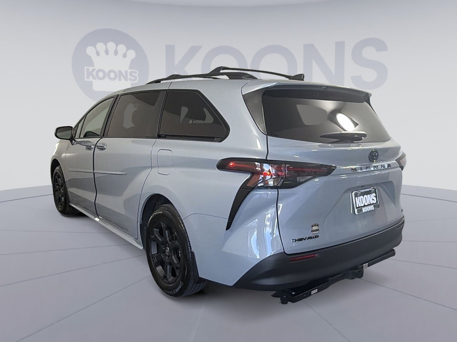 Used 2025 Toyota Sienna XLE Woodland Edition image 4