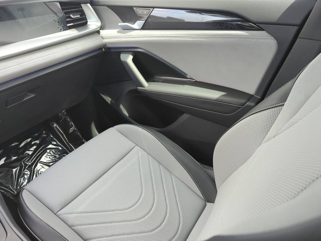 New 2026 Volkswagen Tiguan SE R-Line FWD image 25