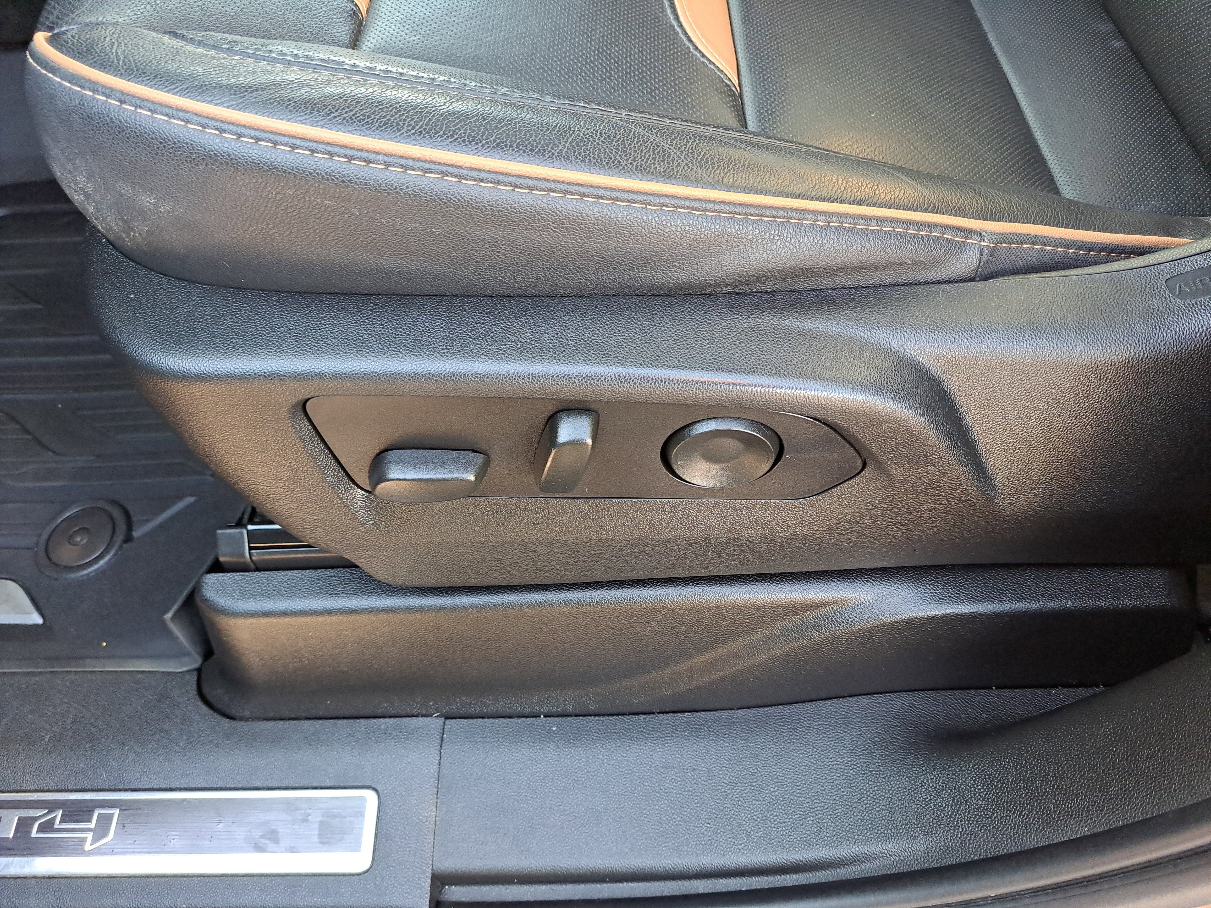 Used 2023 GMC Yukon AT4 w/ AT4 Premium Package image 16