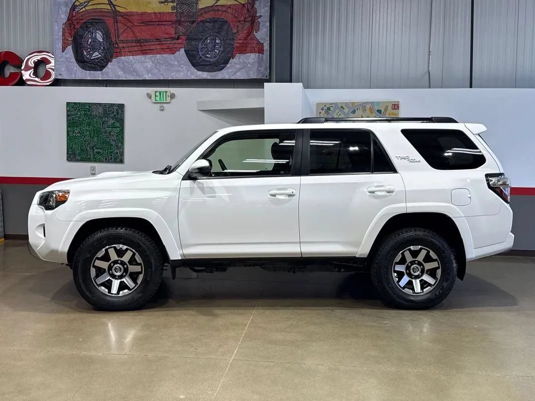 Used 2019 Toyota 4Runner TRD Off-Road AWD/4WD image 4