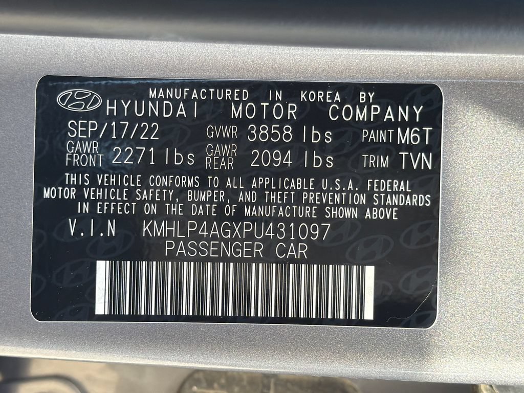 Used 2023 Hyundai Elantra Limited w/ Preferred Accessory Package FWD image 34