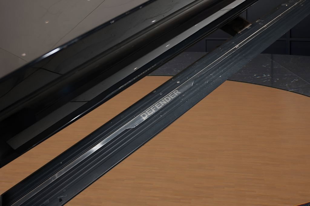 Used 2023 Land Rover Defender 110 X-Dynamic SE image 17