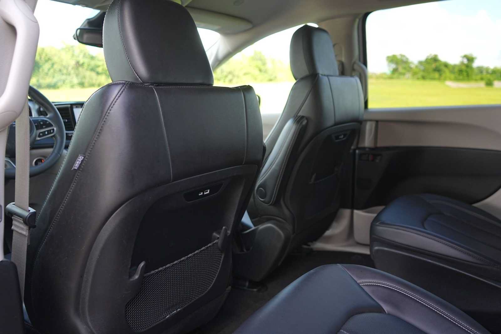 Used 2024 Chrysler Pacifica Limited FWD image 13