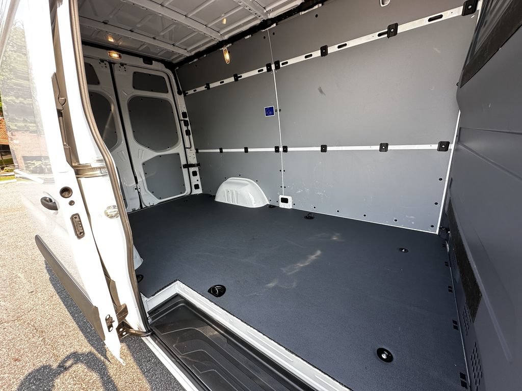 Used 2025 Mercedes-Benz Sprinter 2500 image 18