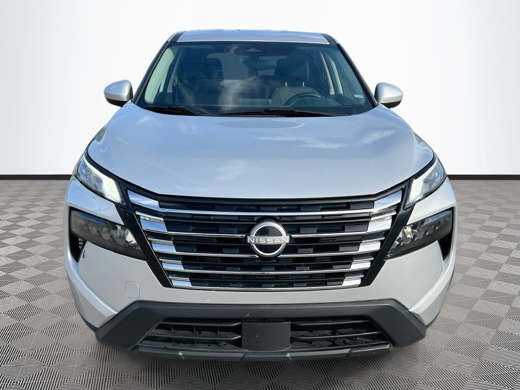Used 2025 Nissan Rogue SV AWD/4WD image 2