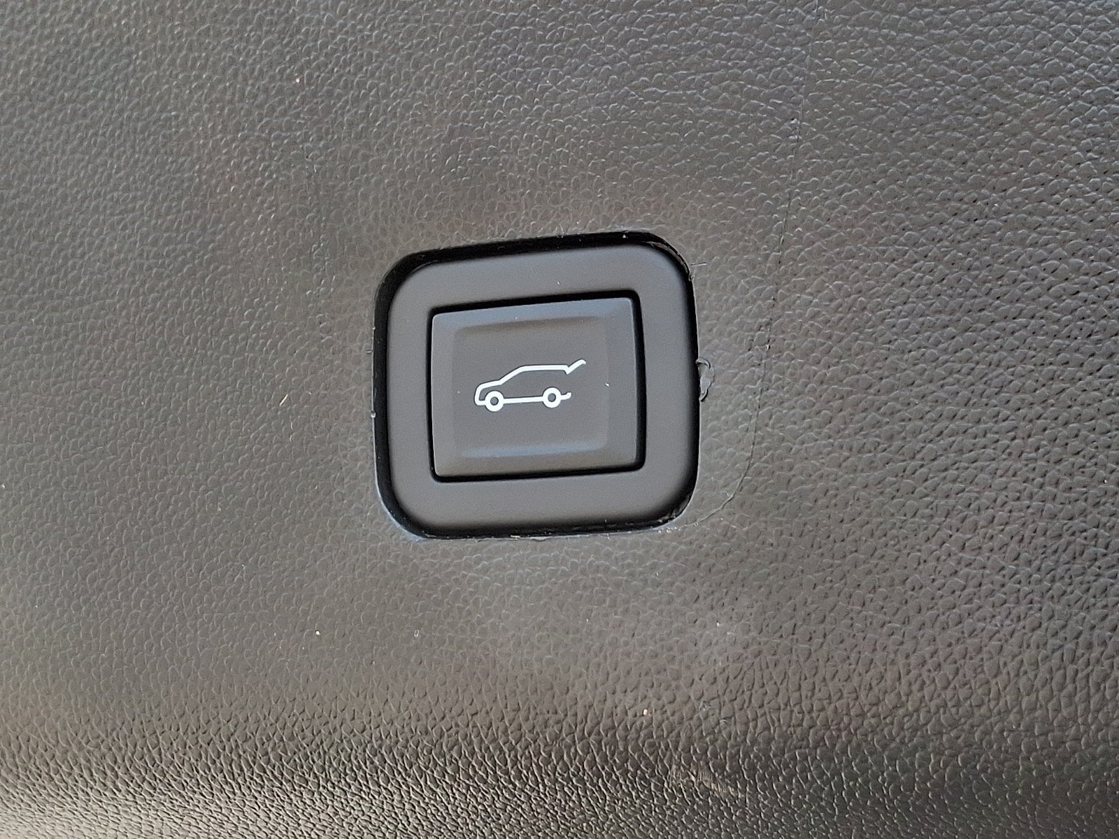 Used 2020 Chevrolet Traverse LT FWD image 32