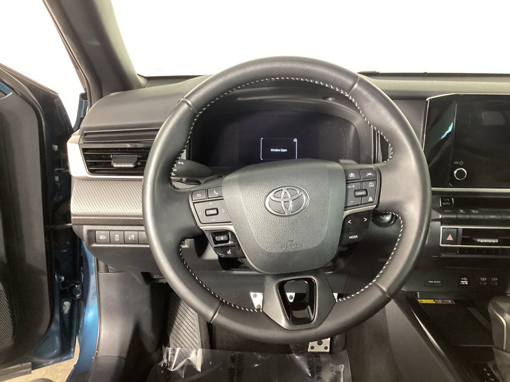 Used 2025 Toyota Camry SE w/ Convenience Package FWD image 16