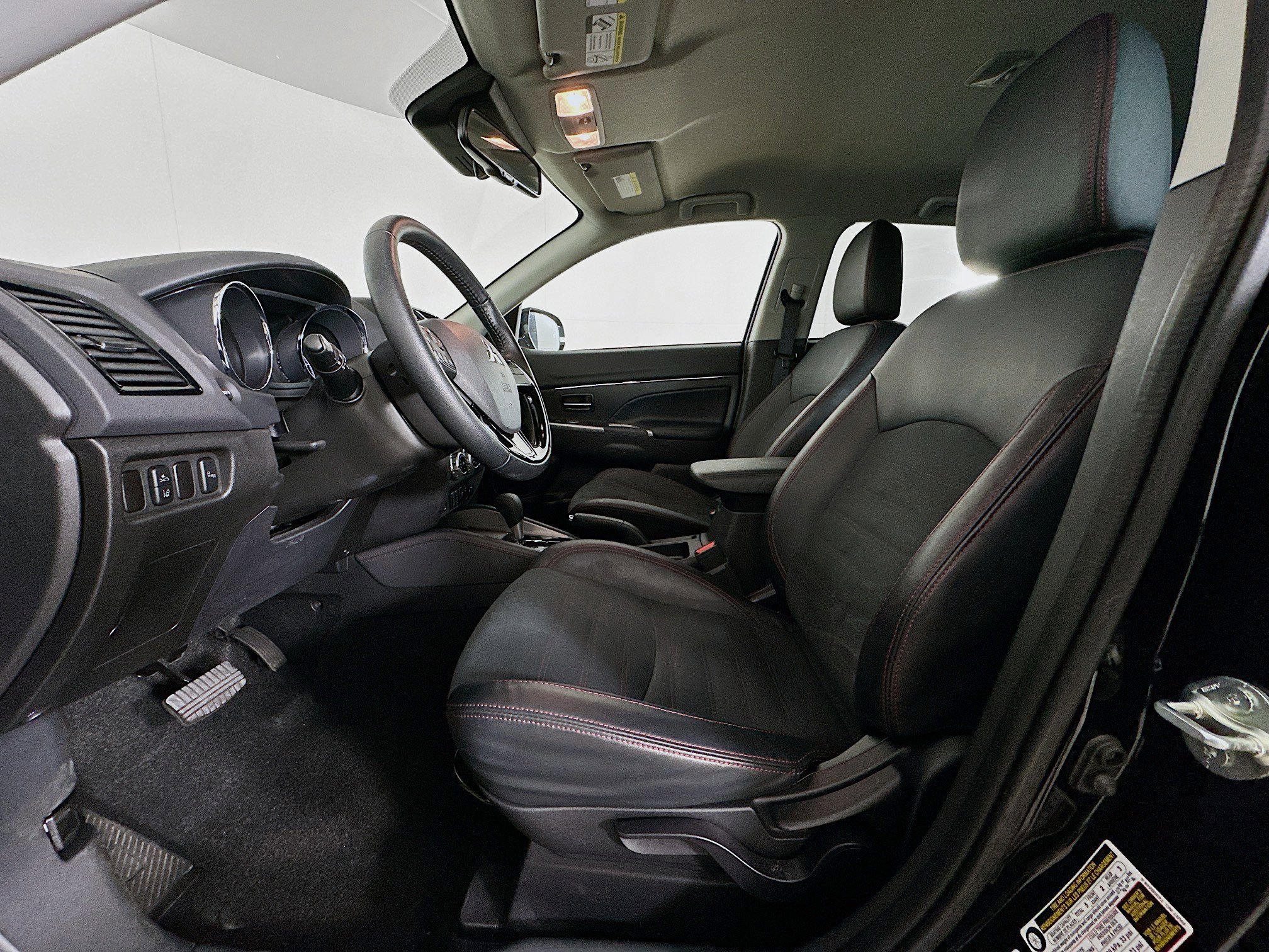 Used 2025 Mitsubishi Outlander Sport SE image 13