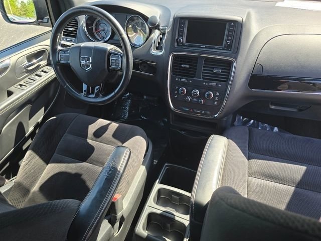 Used 2014 Dodge Grand Caravan SE image 32