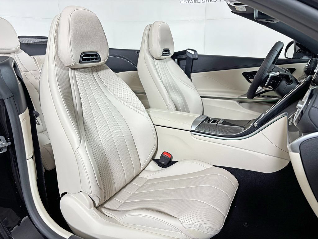 Certified 2026 Mercedes-Benz CLE 300 4MATIC Cabriolet image 31