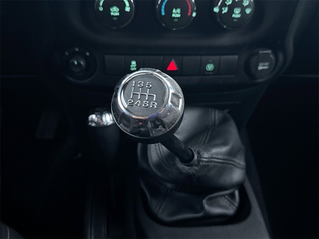 Used 2015 Jeep Wrangler Rubicon w/ Power Convenience Group image 20