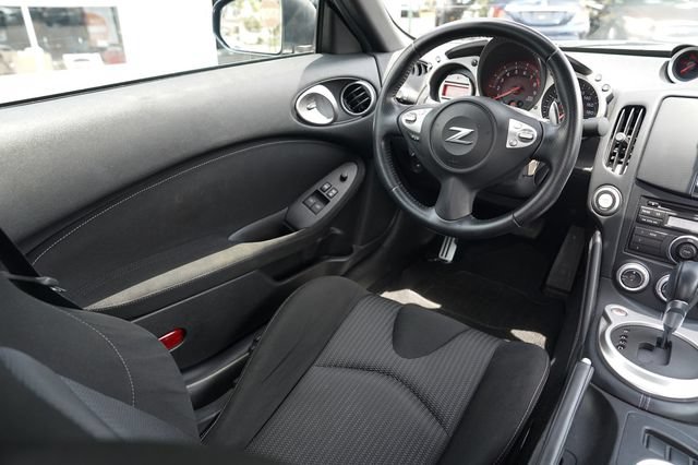 Used 2009 Nissan 370Z Coupe RWD image 16