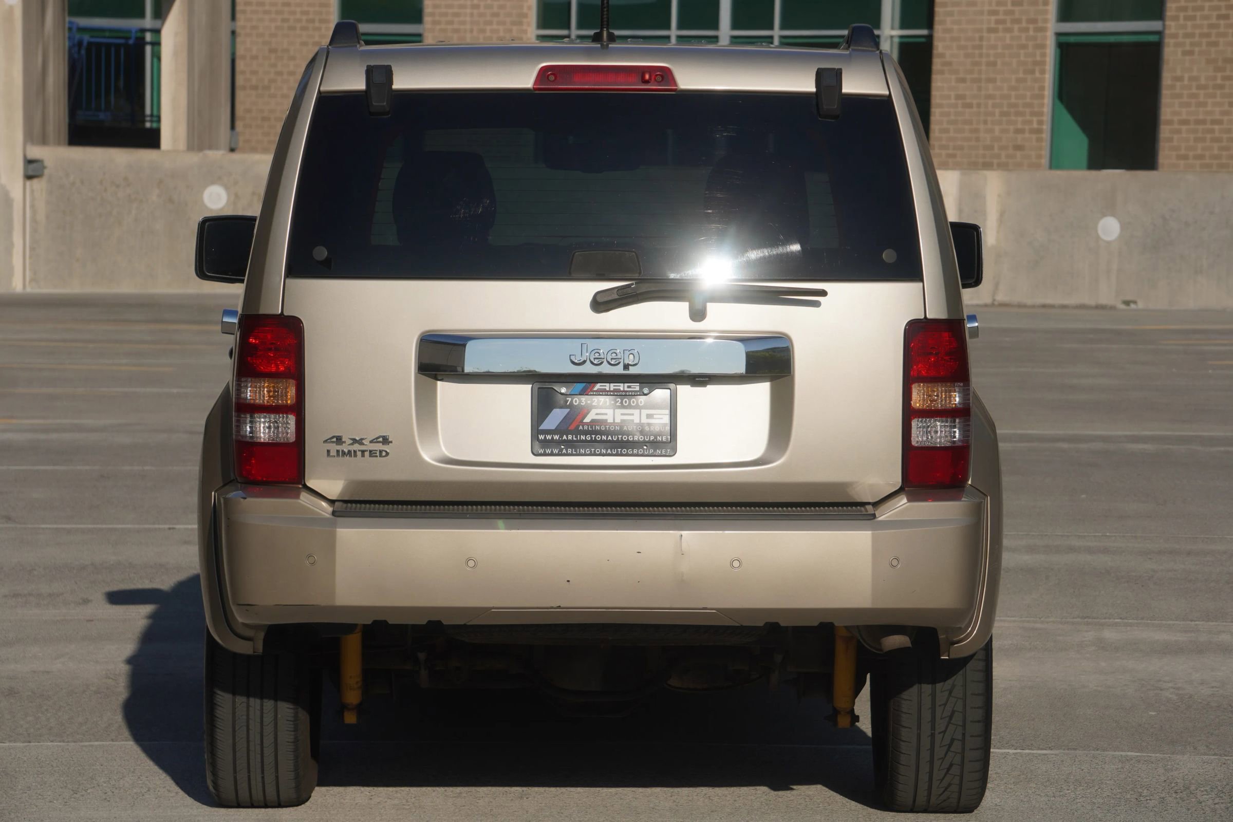 Used 2010 Jeep Liberty Limited w/ Tire & Wheel Group image 10