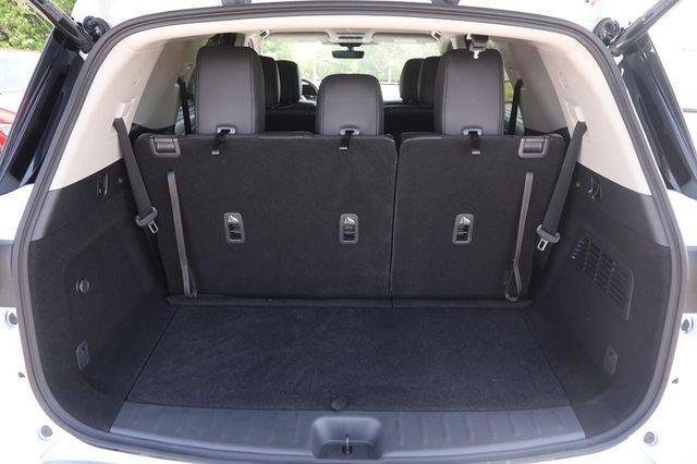 Used 2025 Nissan Pathfinder SL AWD/4WD image 7