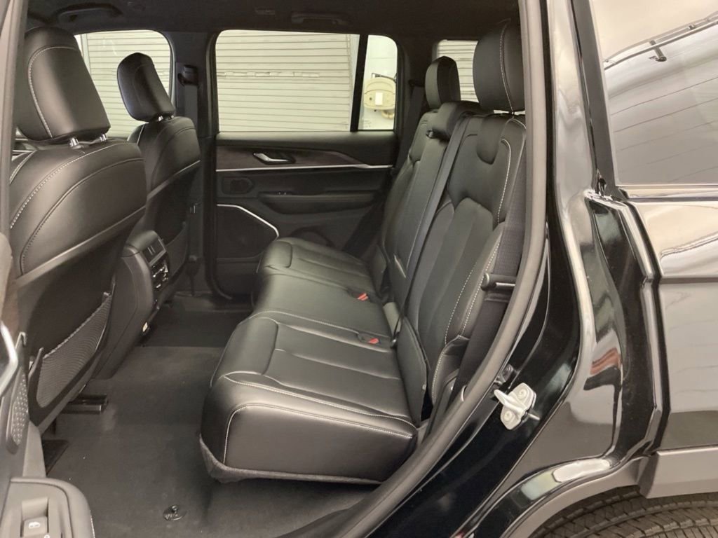 New 2026 Jeep Grand Cherokee Limited image 17