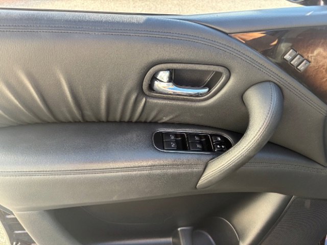 Used 2012 INFINITI QX56 4WD w/ Deluxe Touring Pkg image 12