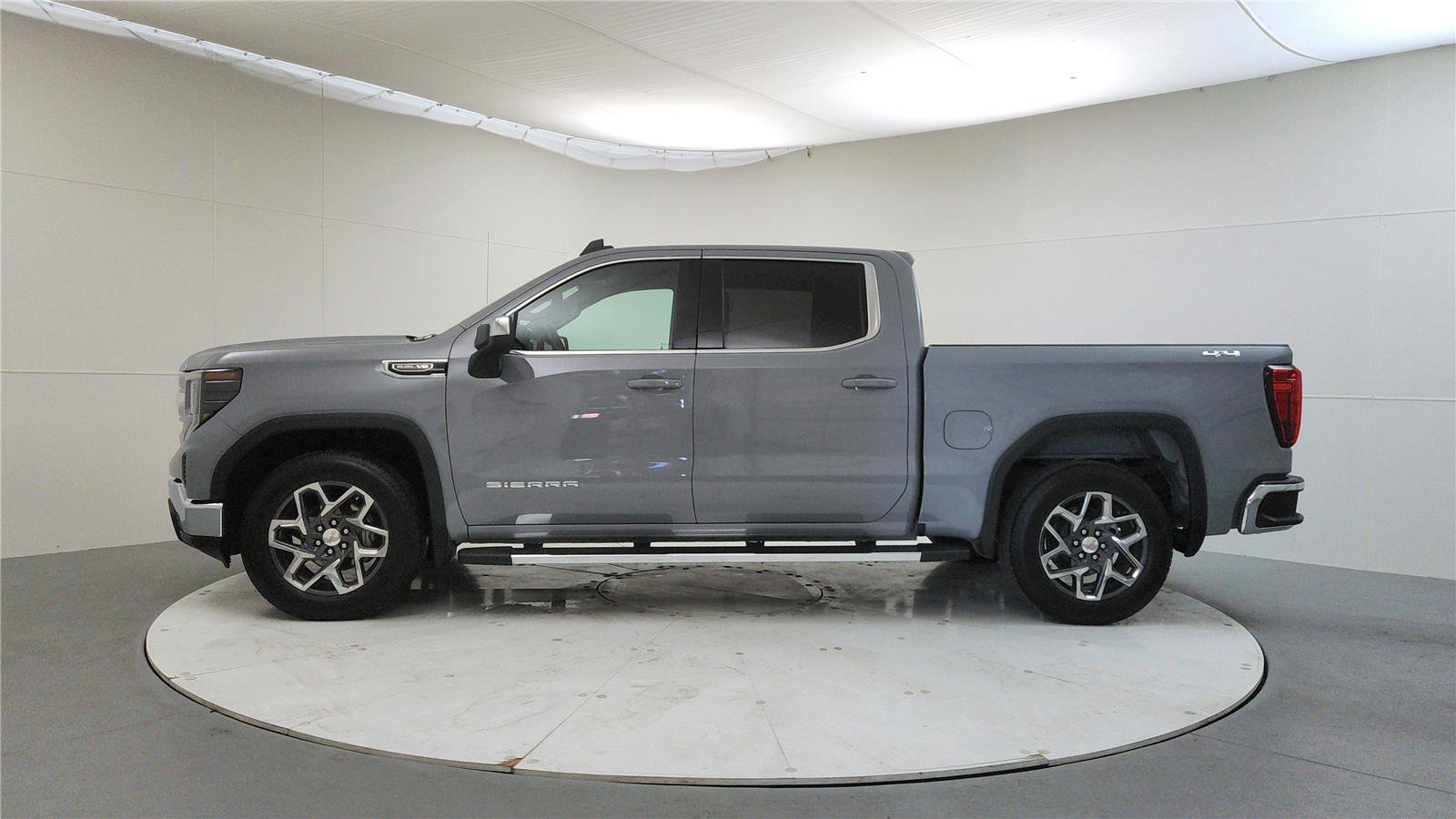 Used 2025 GMC Sierra 1500 SLE image 4