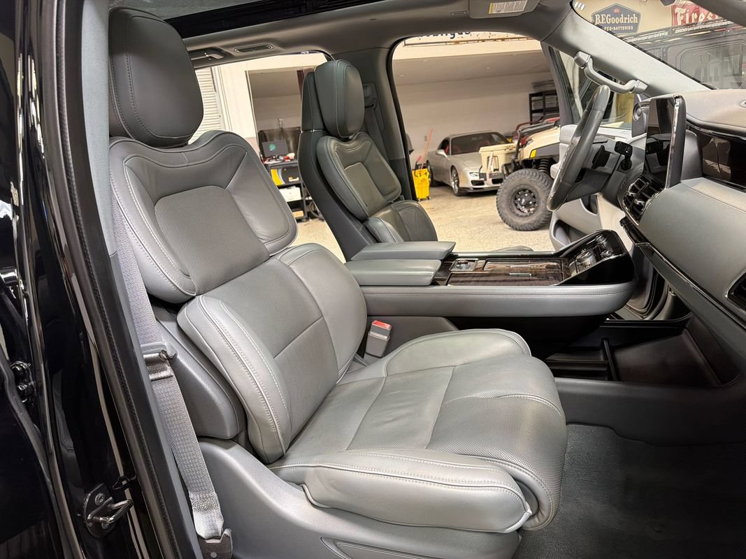 Used 2018 Lincoln Navigator Reserve w/ Technology Package AWD/4WD image 40