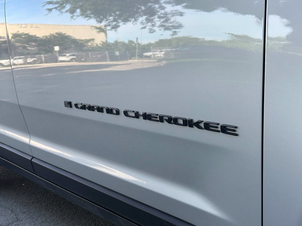 Used 2025 Jeep Grand Cherokee L Altitude RWD image 30