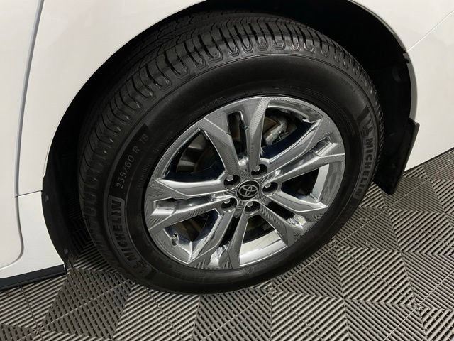 Used 2023 Toyota Sienna Platinum AWD/4WD image 40