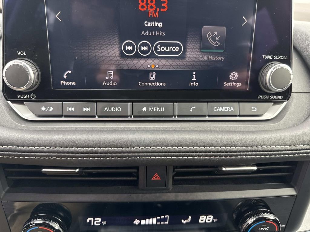 Used 2023 Nissan Rogue SV image 30