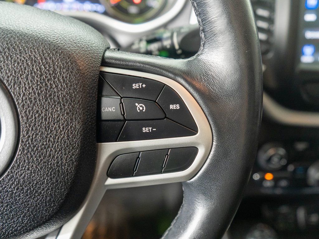 Used 2018 Jeep Cherokee Trailhawk w/ Cold Weather Group image 16