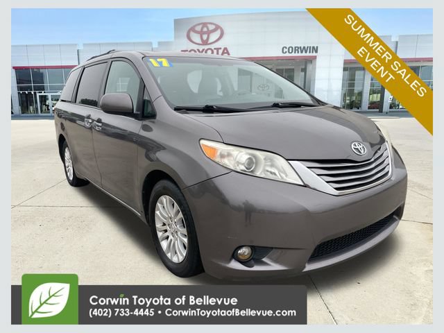 Used 2017 Toyota Sienna XLE FWD image 1