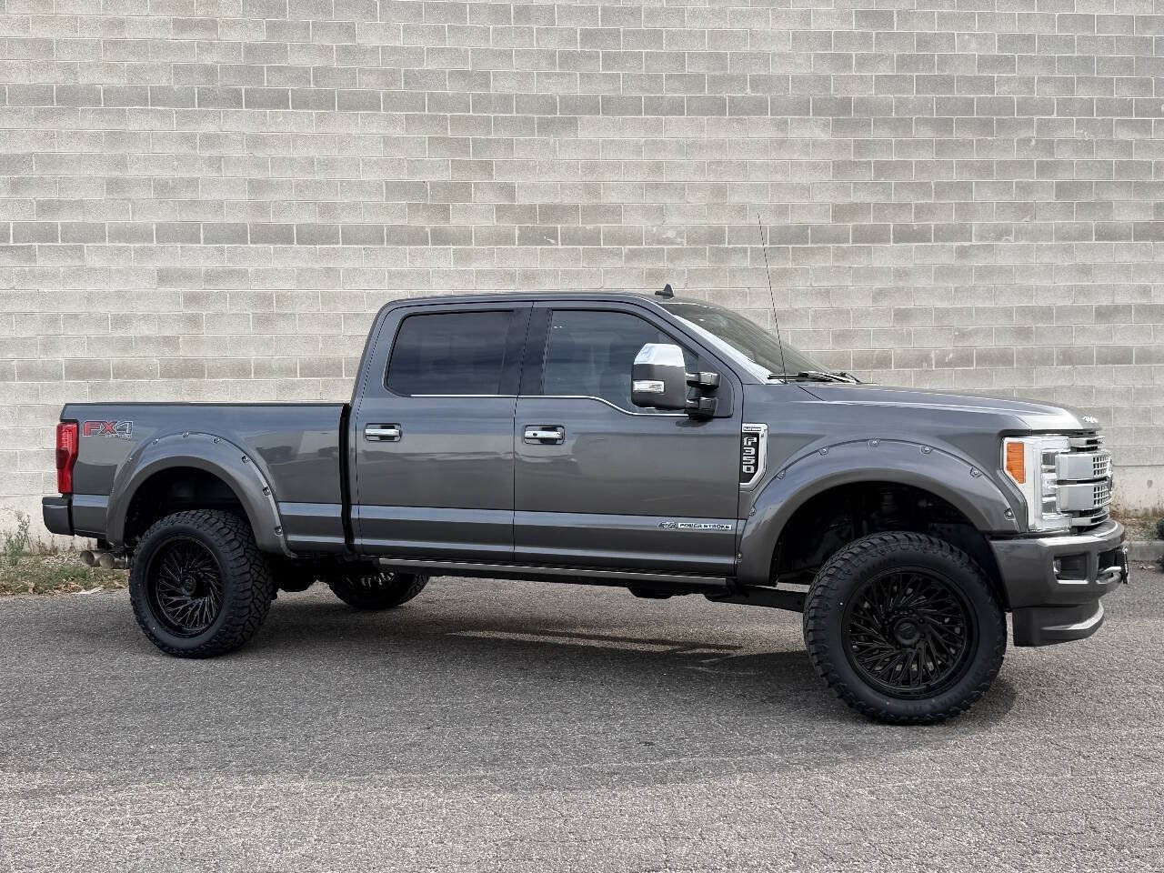 Used 2019 Ford F350 Platinum w/ Platinum Ultimate Package AWD/4WD image 17