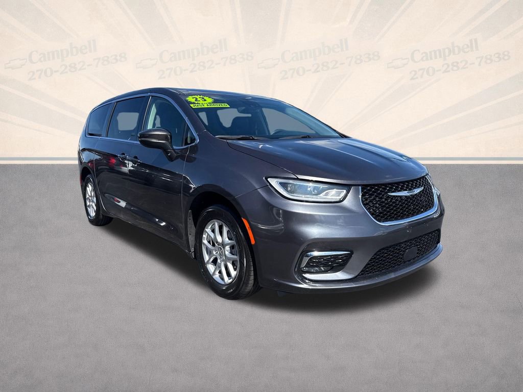 Used 2023 Chrysler Pacifica Touring-L image 8