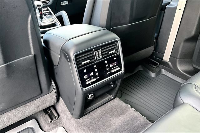 Used 2023 Porsche Cayenne Platinum Edition AWD/4WD image 13