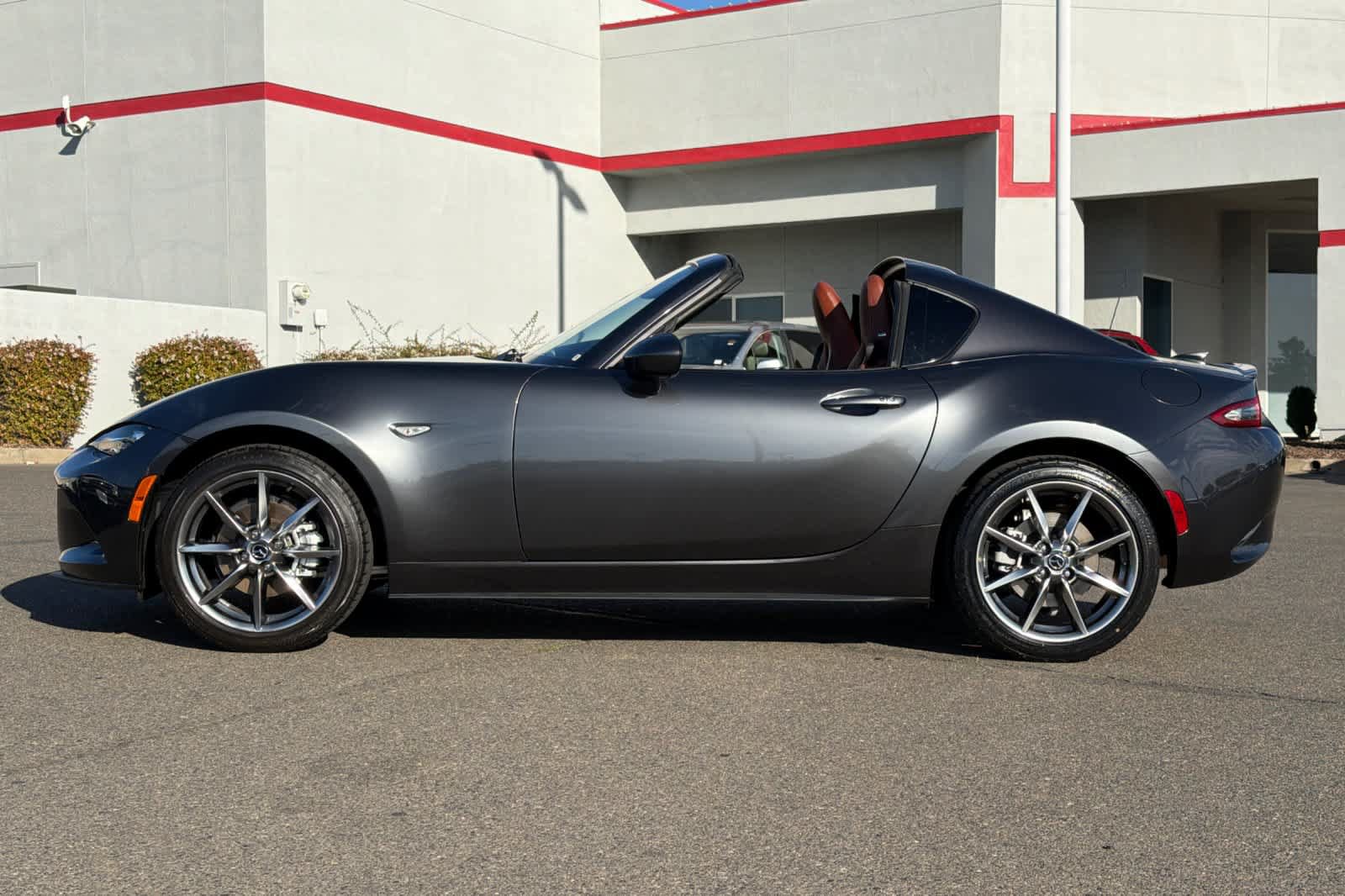 Used 2022 MAZDA MX-5 Miata RF Grand Touring RWD image 4