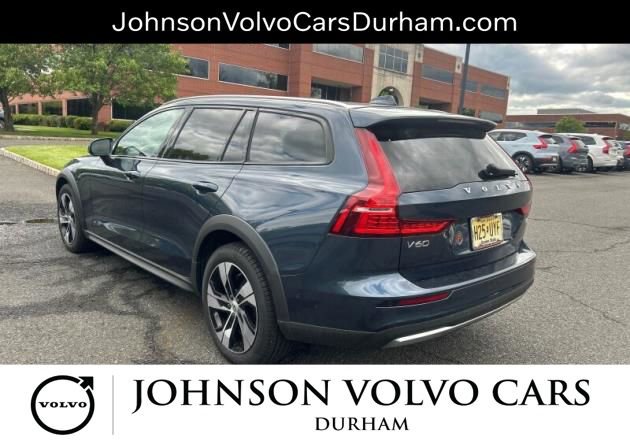 Used 2025 Volvo V60 B5 Cross Country Plus AWD/4WD image 4