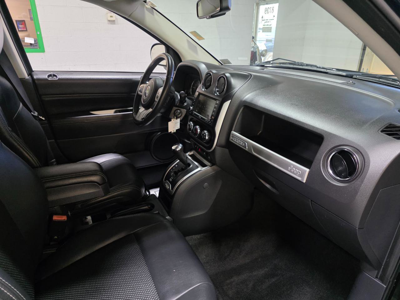 Used 2017 Jeep Compass Latitude image 25