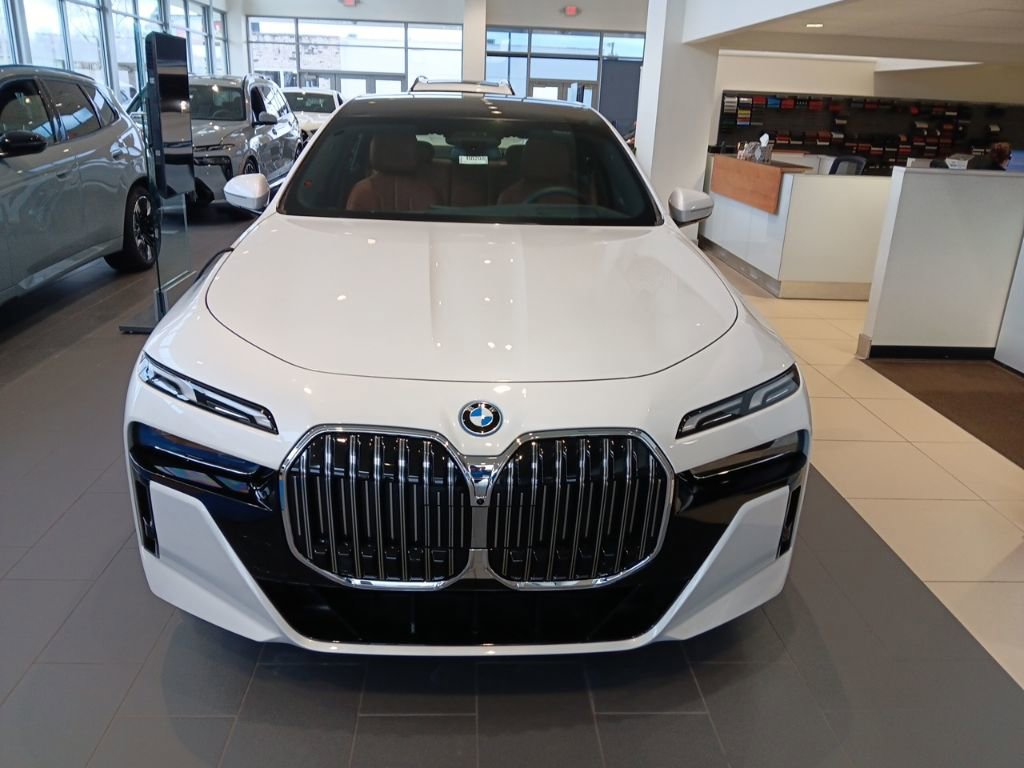 New 2026 BMW 750e xDrive image 20