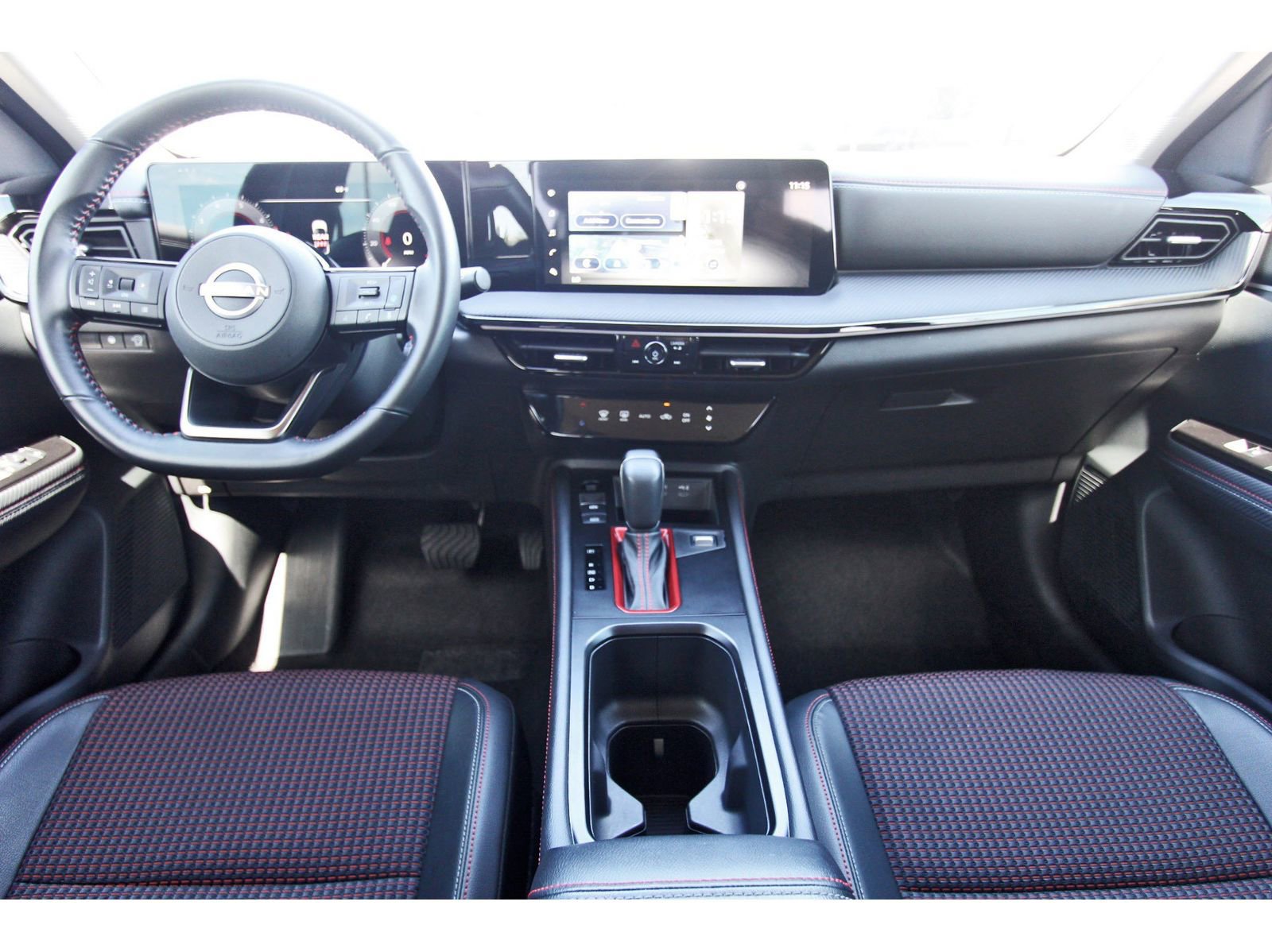 Certified 2025 Nissan Kicks SR FWD image 12