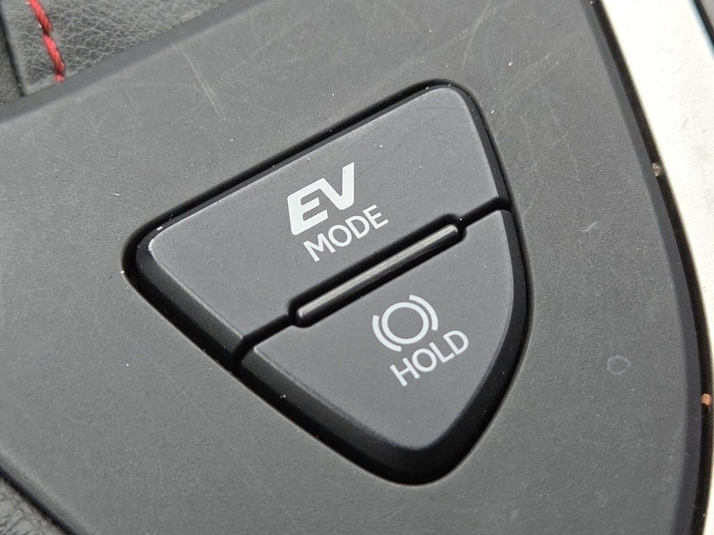 Certified 2022 Lexus UX 250h F Sport image 17