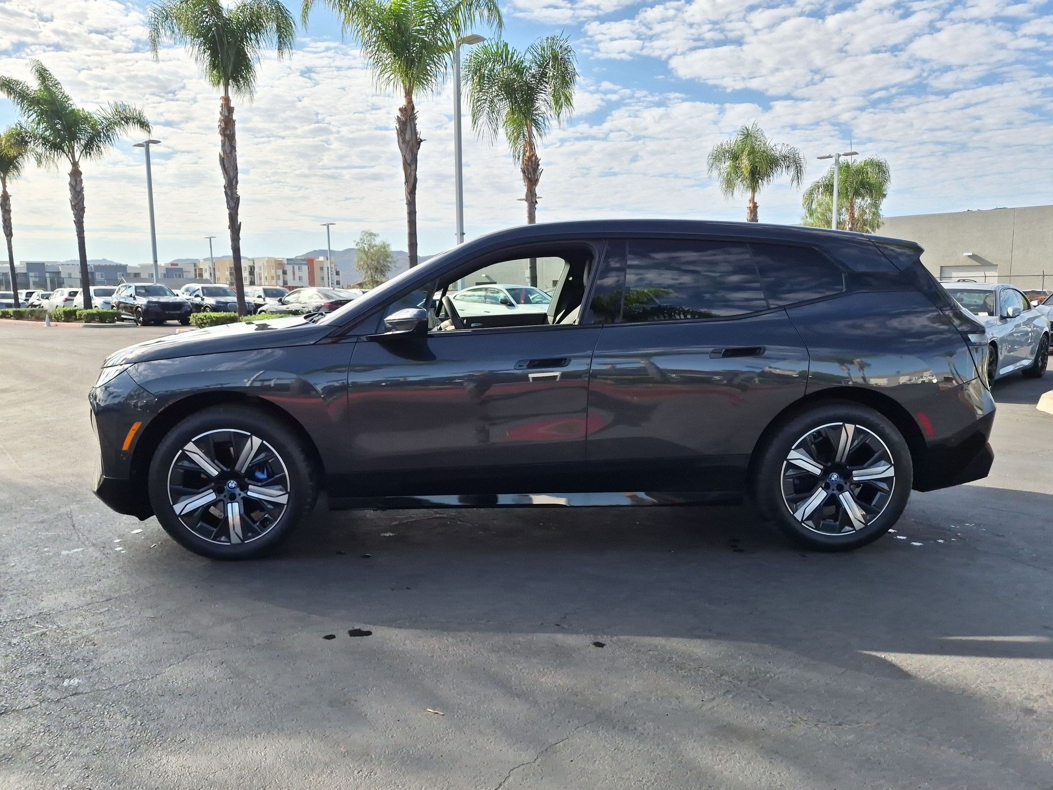 Certified 2024 BMW iX xDrive50 w/ Premium Package AWD/4WD image 7