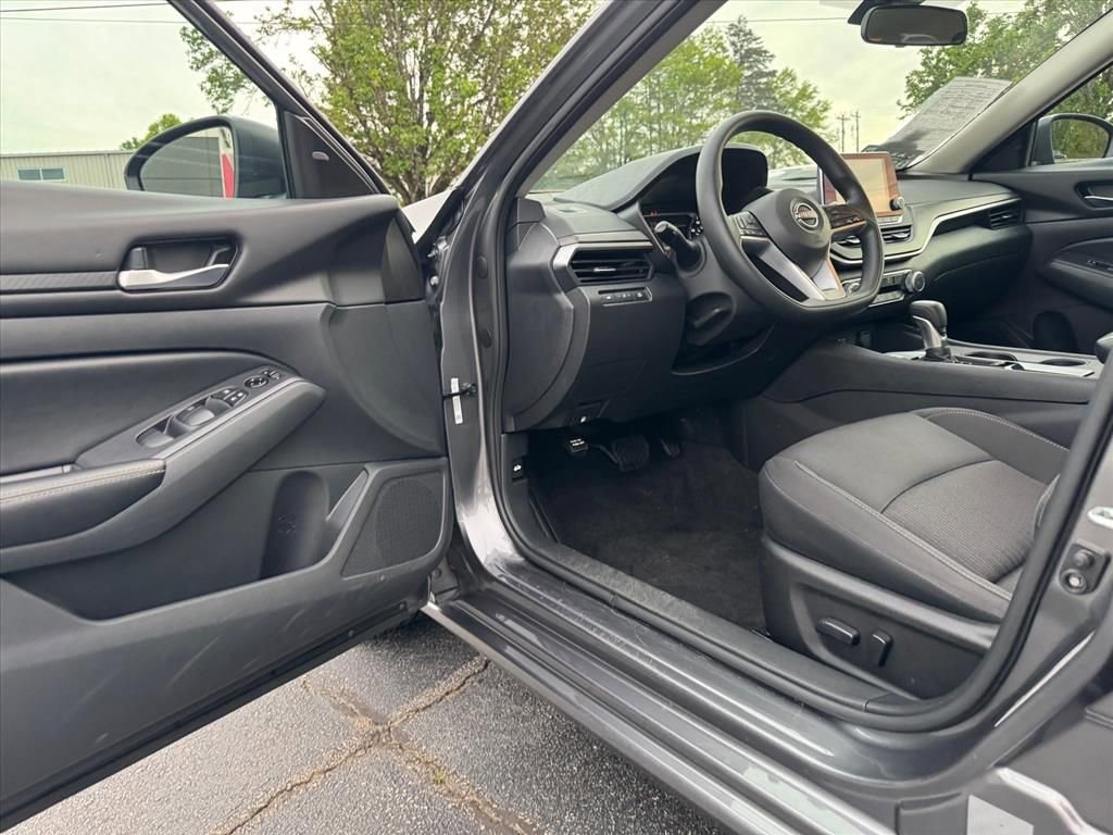 Certified 2025 Nissan Altima 2.5 SV image 13
