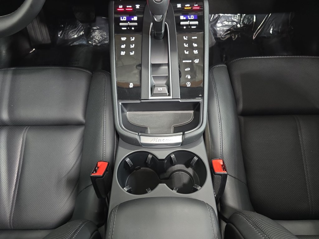 Certified 2026 Porsche Macan AWD/4WD image 20