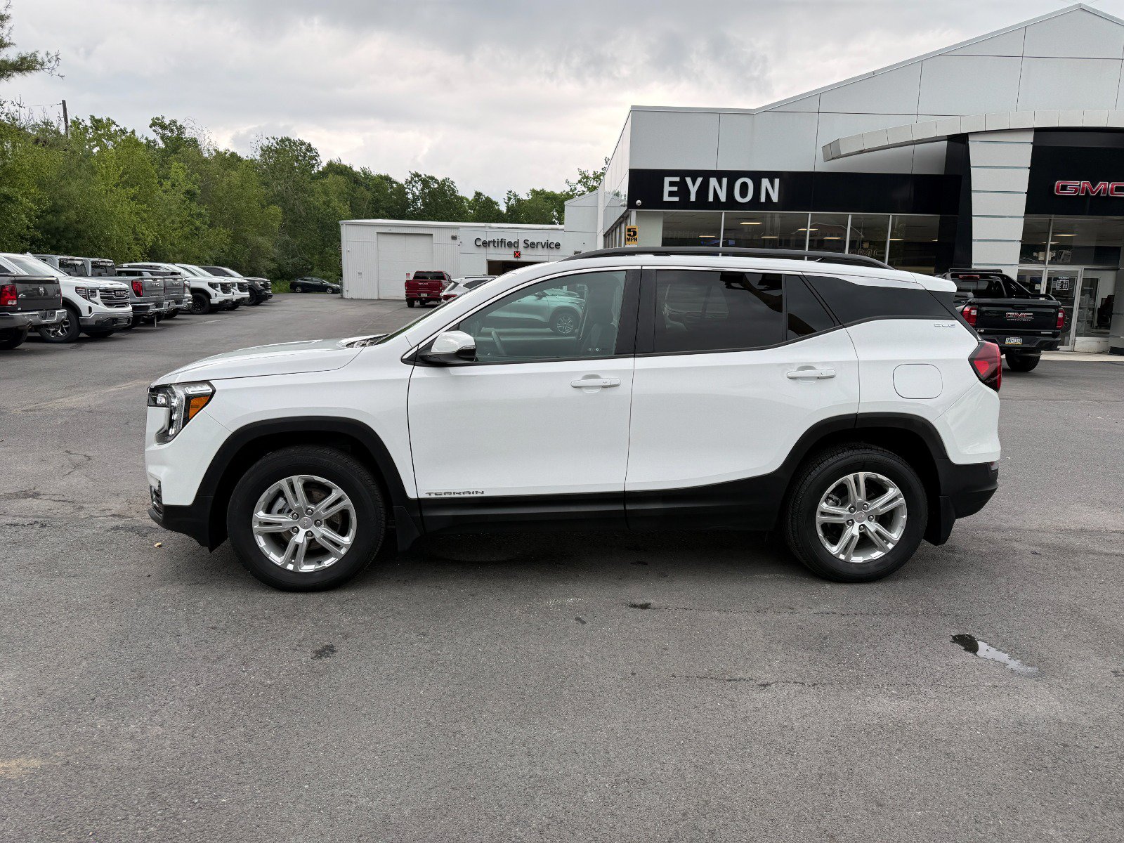 Certified 2024 GMC Terrain SLE w/ Driver Convenience Package AWD/4WD image 2
