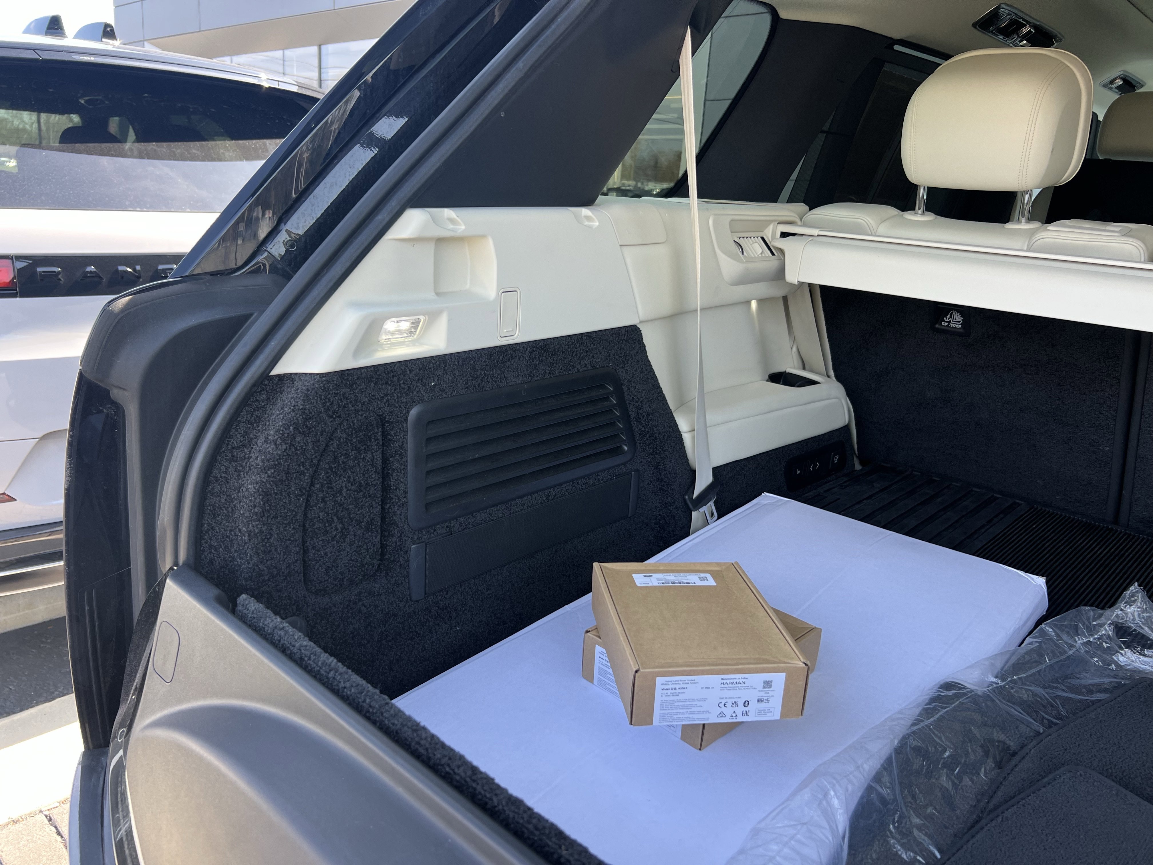 Certified 2025 Land Rover Range Rover Long Wheelbase SE image 35