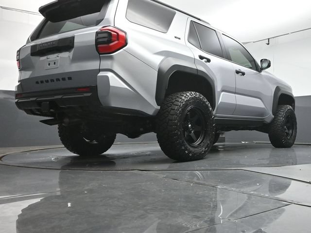 Used 2025 Toyota 4Runner SR5 AWD/4WD image 35