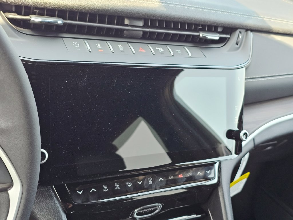 New 2026 Jeep Grand Cherokee Altitude RWD image 11