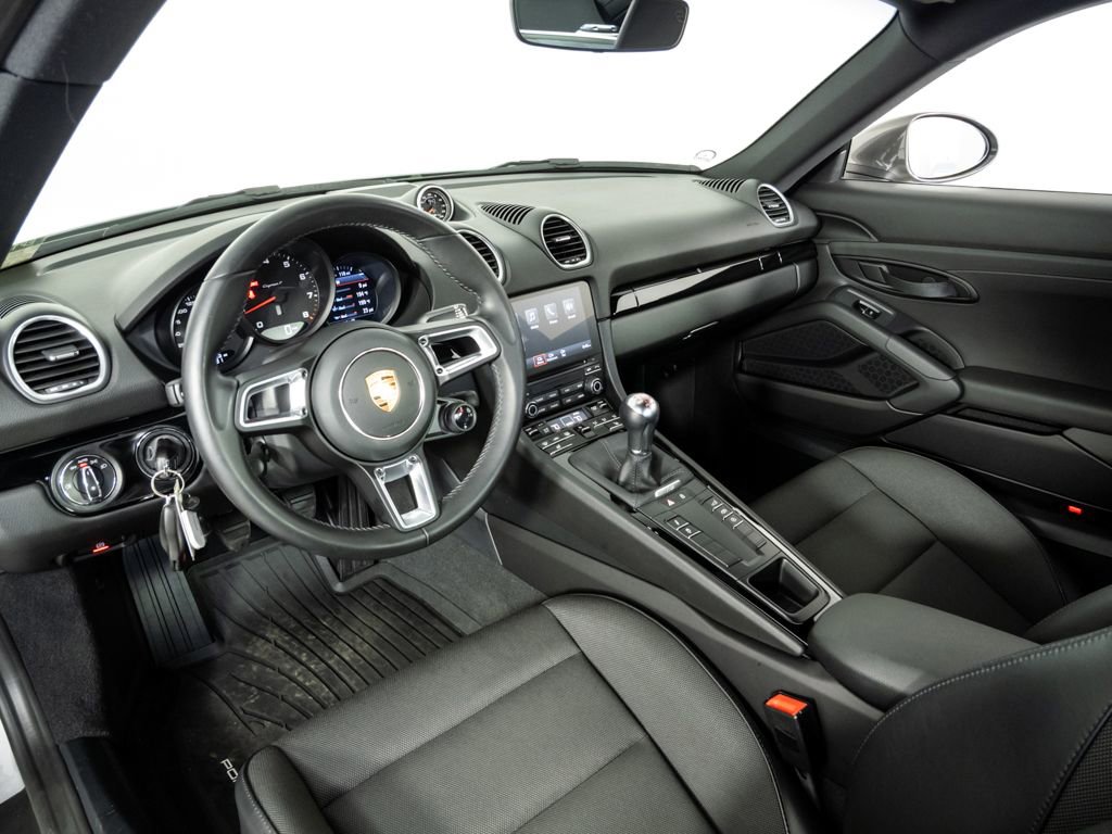 Used 2023 Porsche 718 Cayman RWD image 4