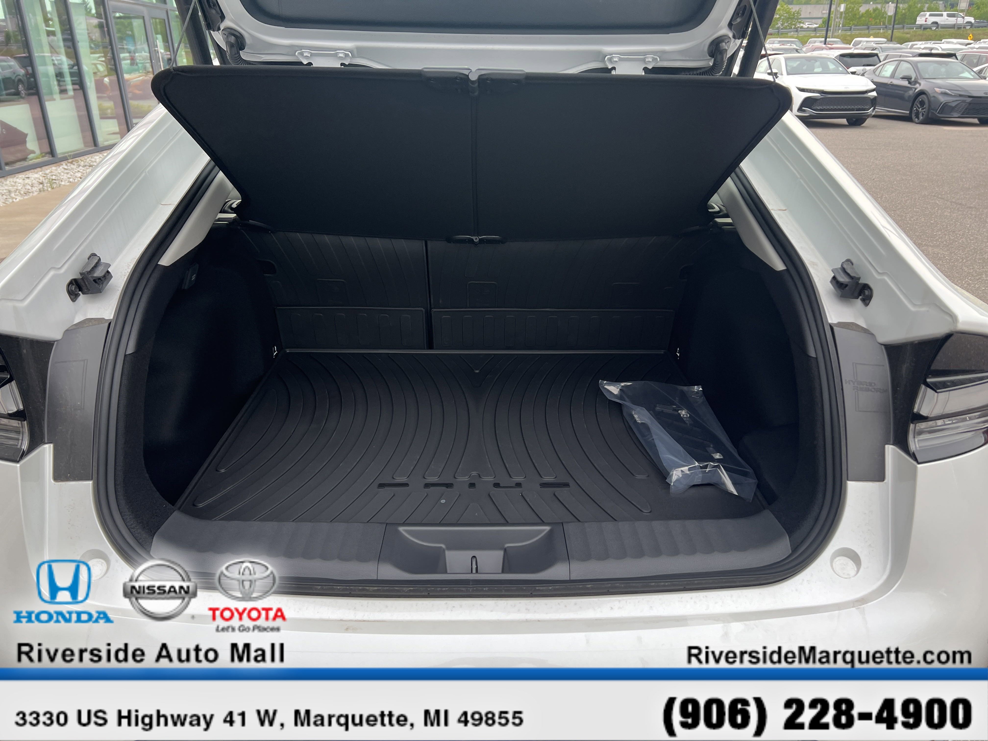 Used 2024 Toyota Prius Prime Premium w/ Advanced Technology Package FWD image 8