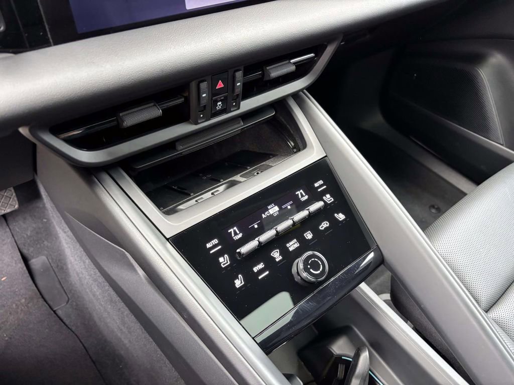 Used 2024 Porsche Macan 4 Electric image 33