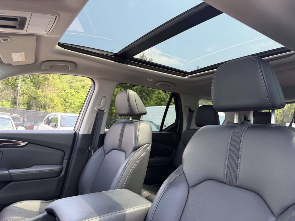 Used 2023 Honda Pilot Touring image 18